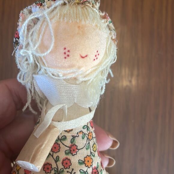 2 vintage girls in calico dresses & bonnets Christmas tree ornaments - Picture 9 of 13